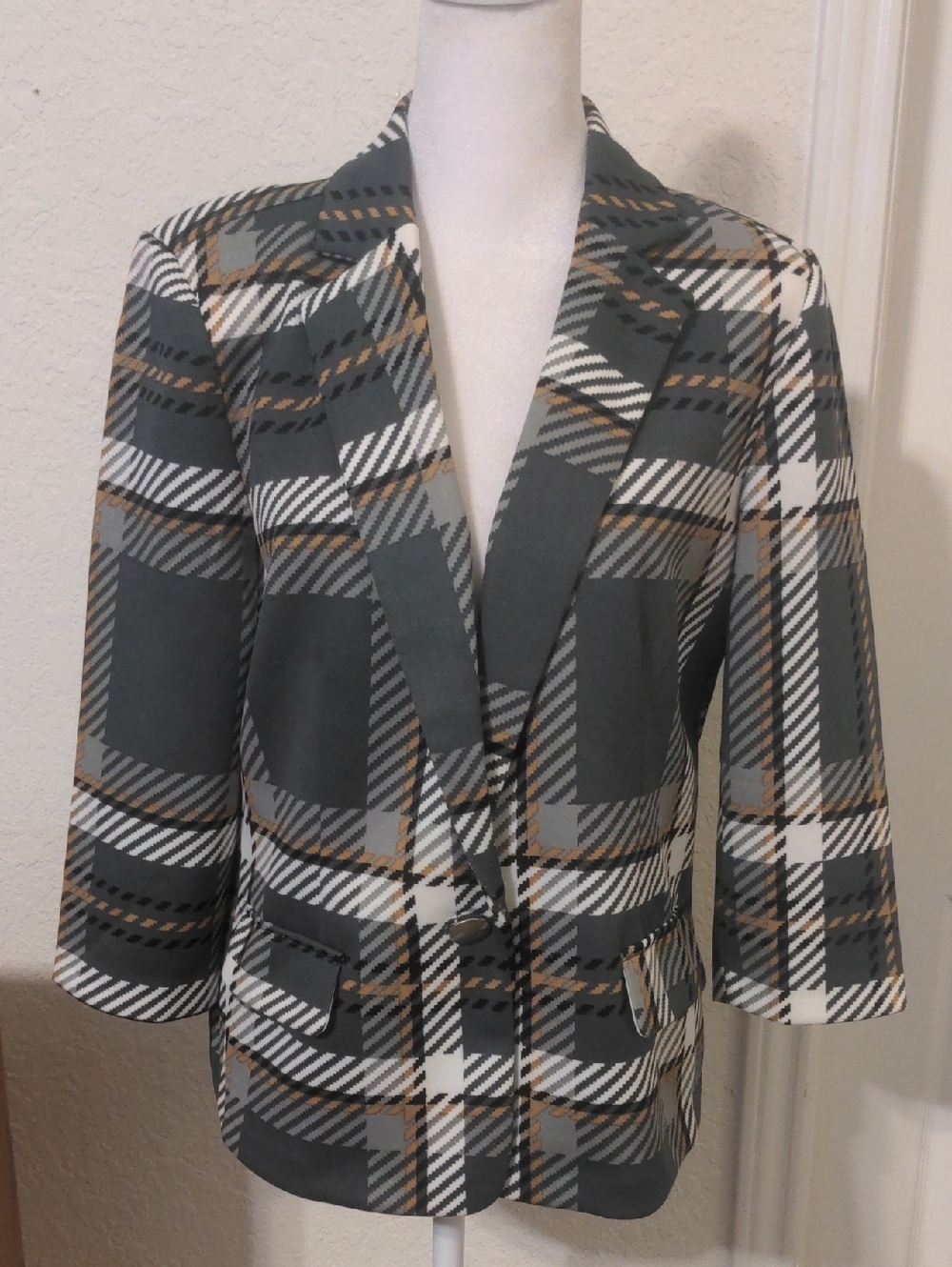 New York Clothing Co Women's Tan & Grey Plaid Blazer Size M